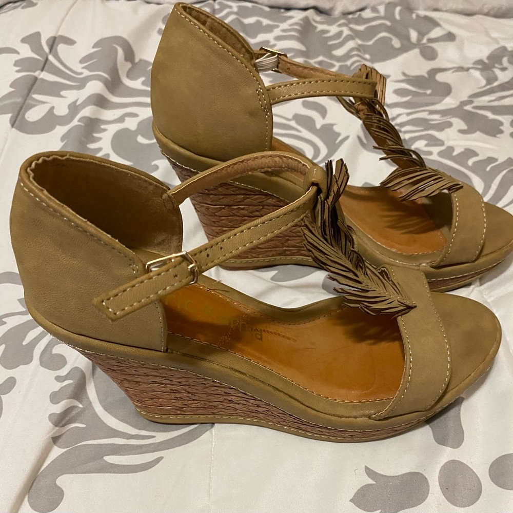 Wedged sandals